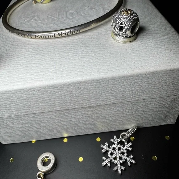 Pandora Winter Kiss • Silver Snowflake Charm - Picture 10 of 11